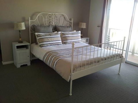 Annies Beach House - Maitland Accommodation 1