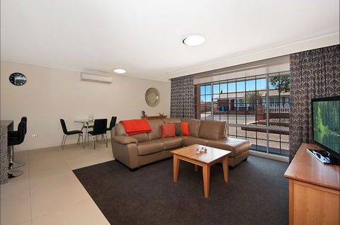Mount Gambier Accommodation - Maitland Accommodation 3