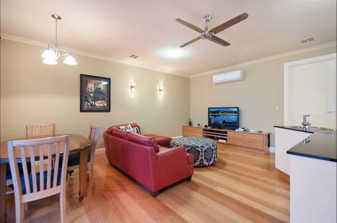 Mount Gambier Accommodation - Maitland Accommodation 5