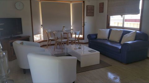 Must Love Dogs B&B And Self-Contained Cottage - Maitland Accommodation 9