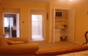 Walton House - Maitland Accommodation 3