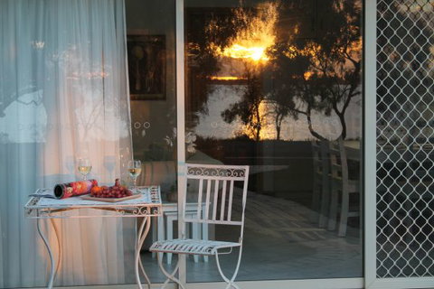 17 QED Lakehouse - Maitland Accommodation 2