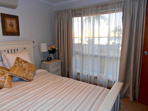 17 QED Lakehouse - Maitland Accommodation 3