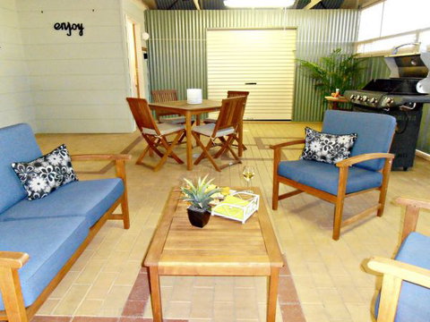 17 QED Lakehouse - Maitland Accommodation 6