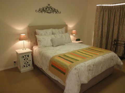 C&C's Bed And Breakfast - Maitland Accommodation 2
