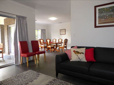 Adelaide Holiday House - Maitland Accommodation 0