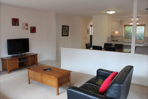 Adelaide Serviced Accommodation - Childers House - Maitland Accommodation 0