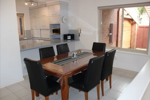 Adelaide Serviced Accommodation - Childers House - Maitland Accommodation 2