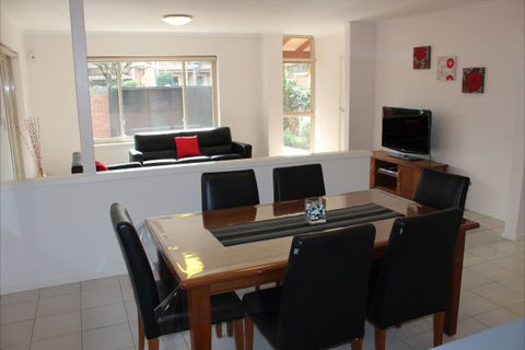 Adelaide Serviced Accommodation - Childers House - Maitland Accommodation 5