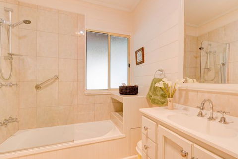 All About Me Bed And Breakfast - Maitland Accommodation 3