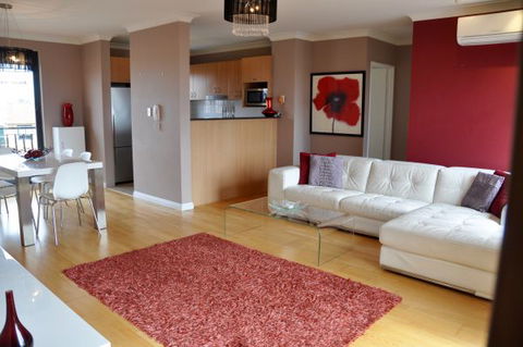 Best Apartment In The Heart Of Sydney’s Little Italy - Maitland Accommodation 0