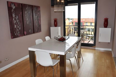 Best Apartment In The Heart Of Sydney’s Little Italy - Maitland Accommodation 3