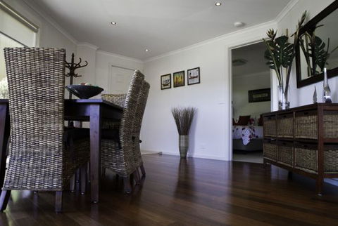 C-Deck Beach House Apartment - Maitland Accommodation 4