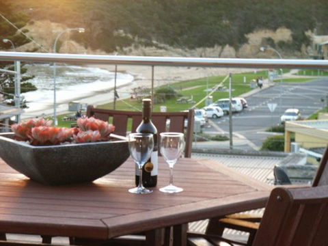 C-Deck Beach House Apartment - Maitland Accommodation 6