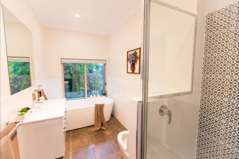 La Flotte - Maitland Accommodation 6