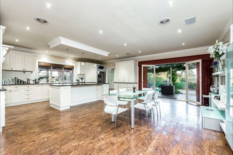 La Bella Vita - Maitland Accommodation 3