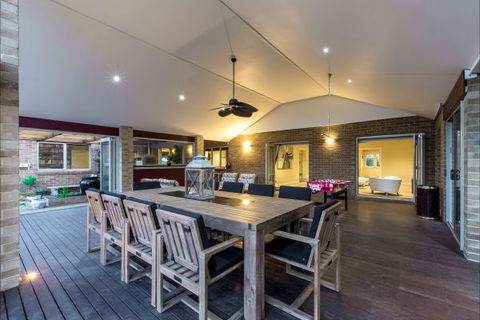 La Bella Vita - Maitland Accommodation 5