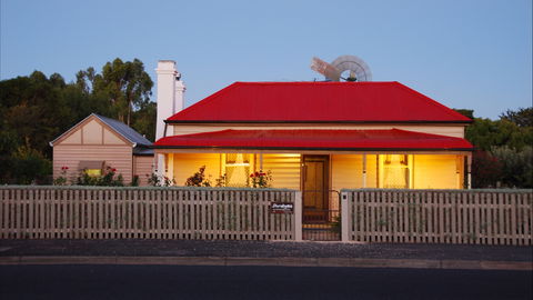 Shurdingtons Cottage - Maitland Accommodation 0