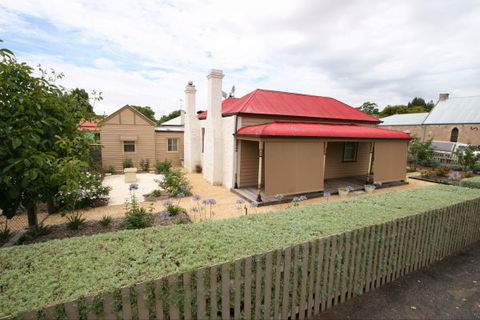 Shurdingtons Cottage - Maitland Accommodation 6