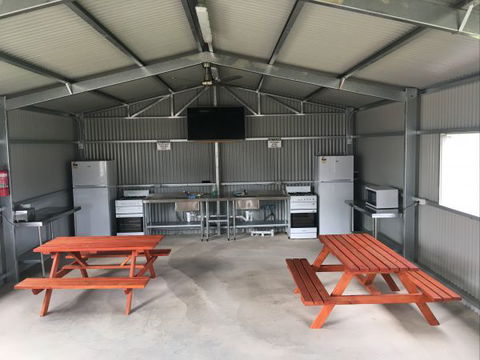 Waikerie Holiday Park - Maitland Accommodation 2