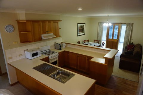 Abrigo Apartment - Maitland Accommodation 3