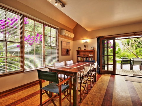 Aqua Flora - Maitland Accommodation 4