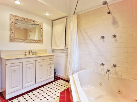 Aqua Flora - Maitland Accommodation 9