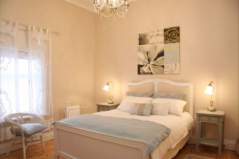 Azalea Cedar-Rose Villa - Maitland Accommodation 2