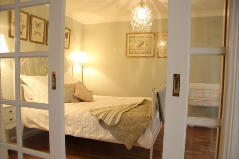 Azalea Cedar-Rose Villa - Maitland Accommodation 3