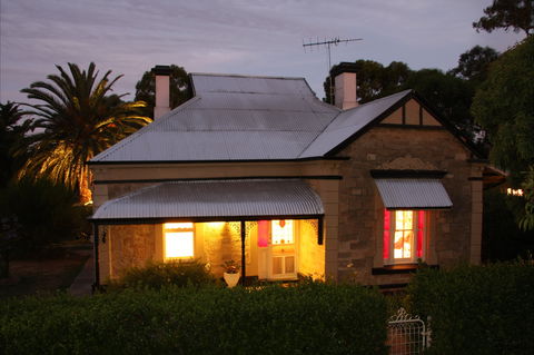 Azalea Cedar-Rose Villa - Maitland Accommodation 7