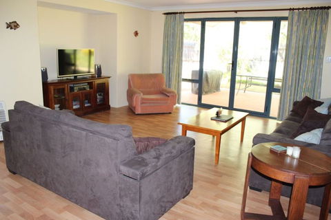 BeachnBush - Maitland Accommodation 5