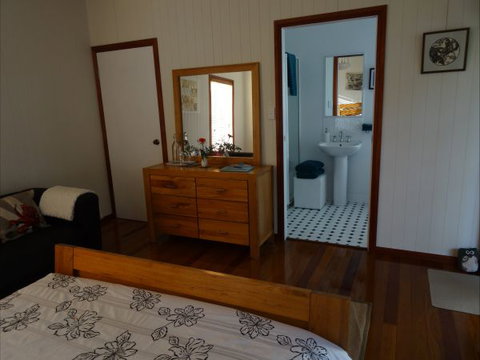 Le Piaf On Treasure Bed And Breakfast - Maitland Accommodation 5