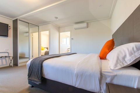 Mick O'Shea's - Maitland Accommodation 5