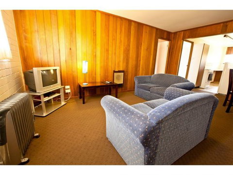 Snowy Mountains Resort - Maitland Accommodation 1
