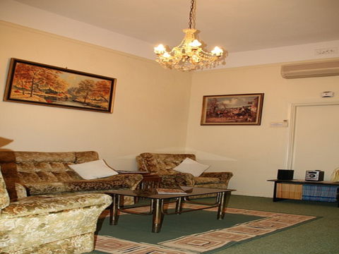 Squatters Cottage - Maitland Accommodation 7