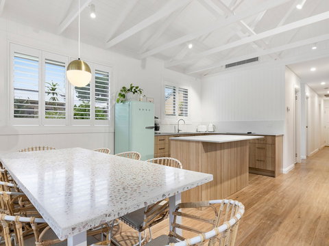 Sunset Beach - Summer Breeze - Maitland Accommodation 6