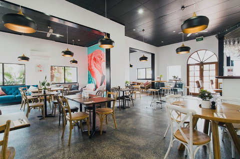 The Med Crescent Head - Maitland Accommodation 3