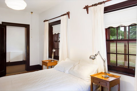 Vine Lodge Heritage Getaway - Maitland Accommodation 4