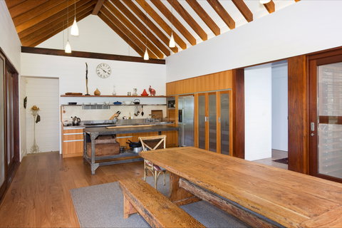 Vine Lodge Heritage Getaway - Maitland Accommodation 6