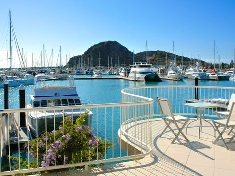 Absolute Waterfront Villa - Maitland Accommodation 1