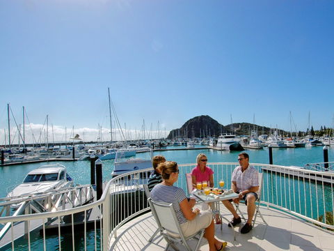 Absolute Waterfront Villa - Maitland Accommodation 2