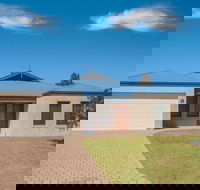 AcrosstheWay - Maitland Accommodation