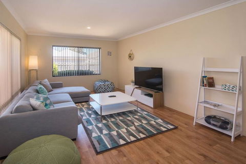 AcrosstheWay - Maitland Accommodation 2