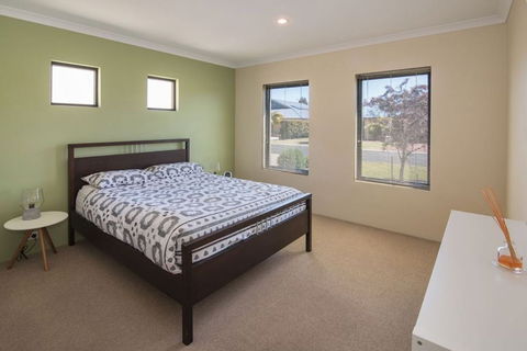 AcrosstheWay - Maitland Accommodation 4