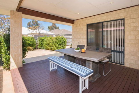 AcrosstheWay - Maitland Accommodation 7