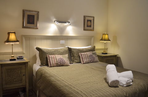 Autumn Affair Cottage 7 - Maitland Accommodation 2