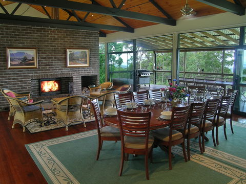 Banjos Bushland Retreat - Maitland Accommodation 1