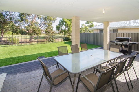 Fairway Isle - Maitland Accommodation 8