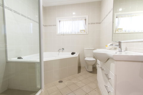 Harvest Lodge - Maitland Accommodation 7
