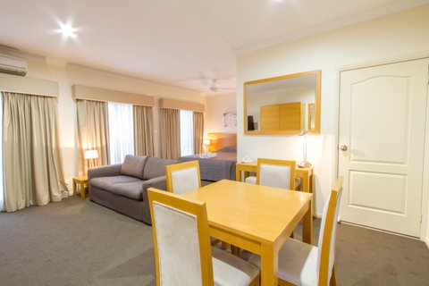 Harvest Lodge - Maitland Accommodation 8